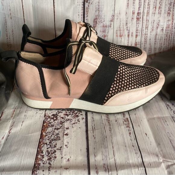 Steve Madden Pink Slip on Sneakers. - Picture 5 of 9